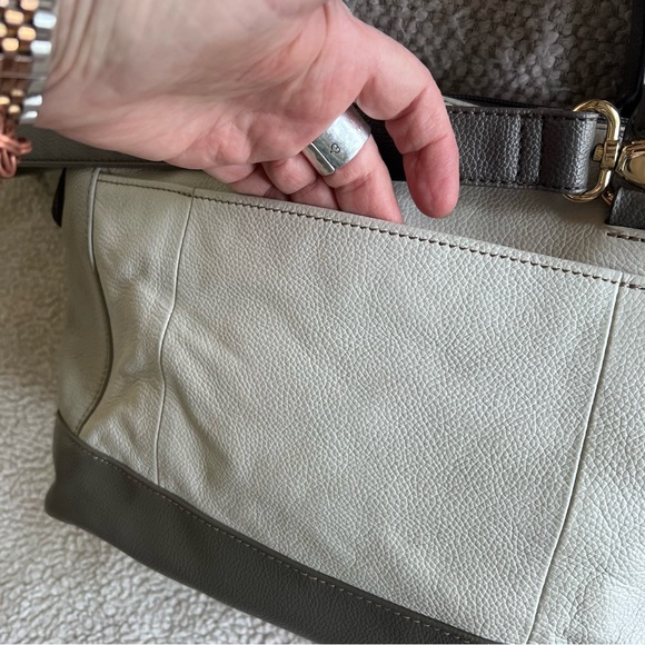 Tignanello 3 tone natural leather shoulder bag removable strap multi-pocket 💕 - Picture 4 of 11